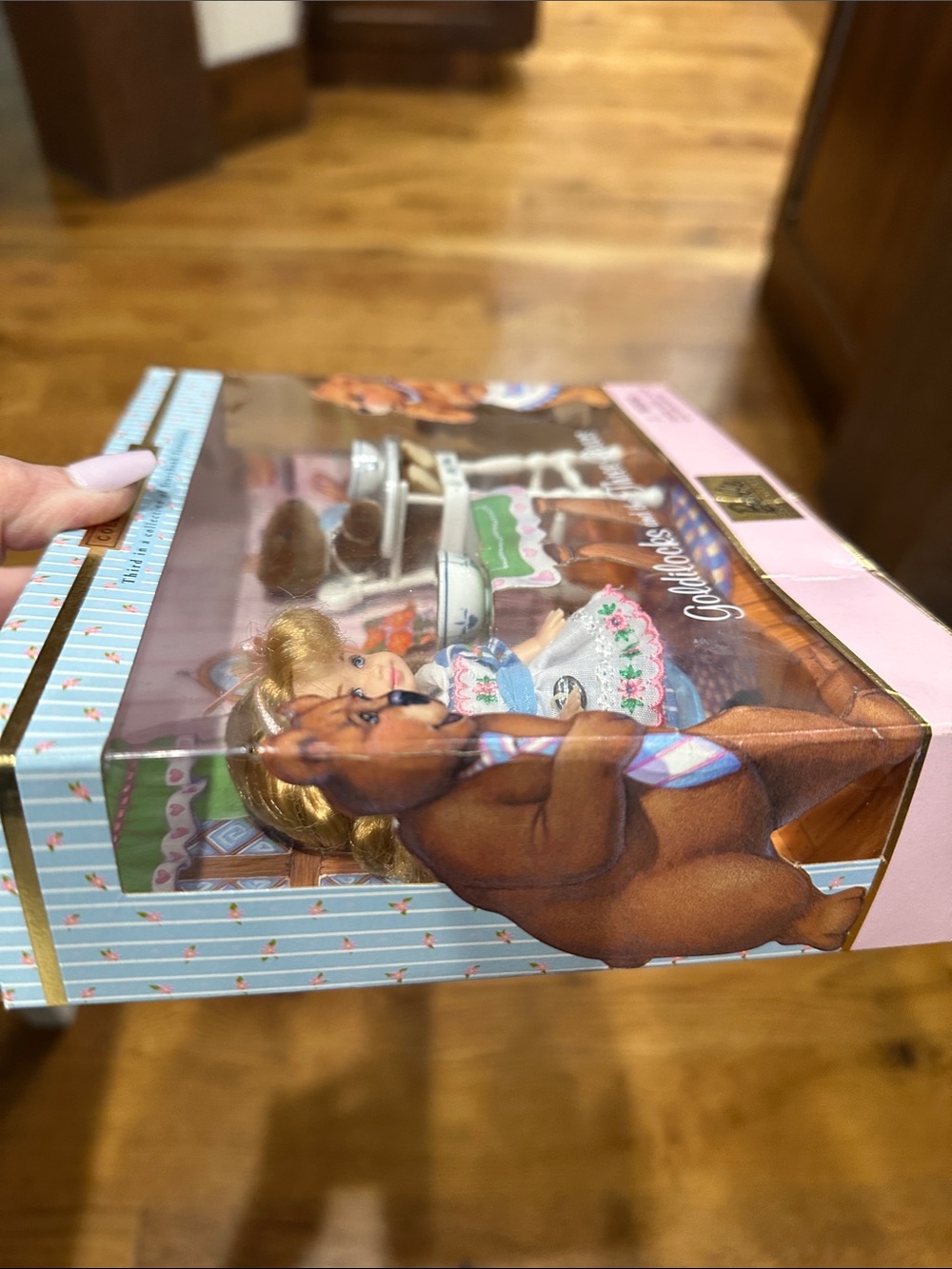Barbie Goldilocks and the Three Bears Box Art - Blue/Pink/Gold - Picture 8 of 13